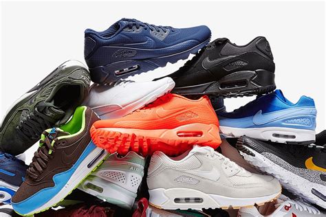 hoeveel schoenen verkoopt nike per jaar|nike shoes sales cost.